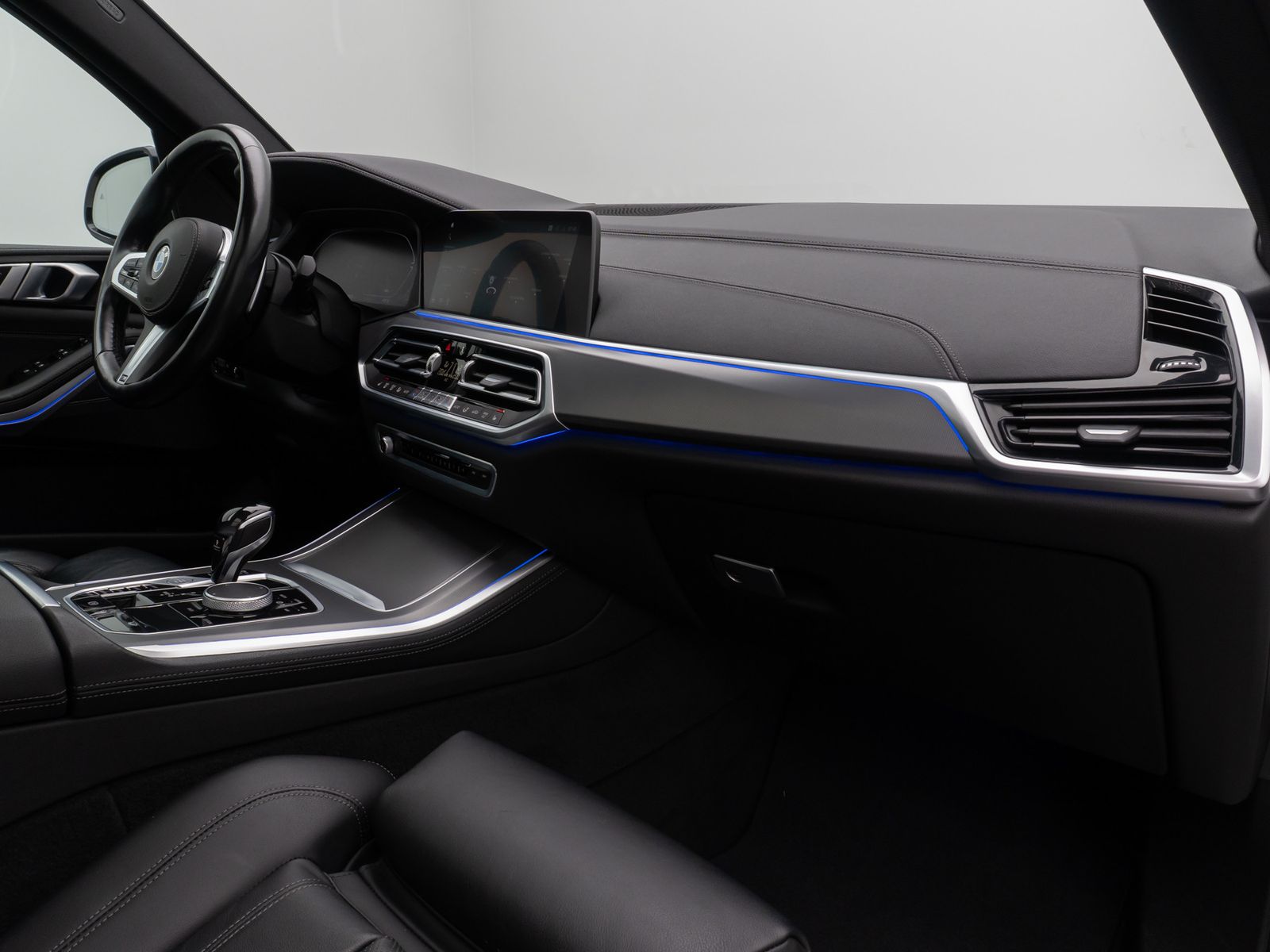 Fahrzeugabbildung BMW X5 xD30d M Sport 360° HUD HiFi DAB AHK Panorama