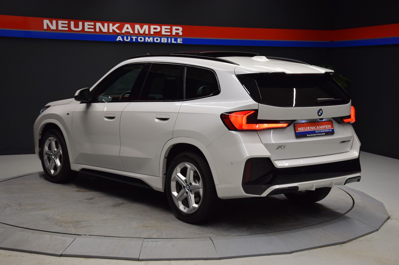 Fahrzeugabbildung BMW X1 20d xDrive M Sport Pano HuD ACC h/k Memory