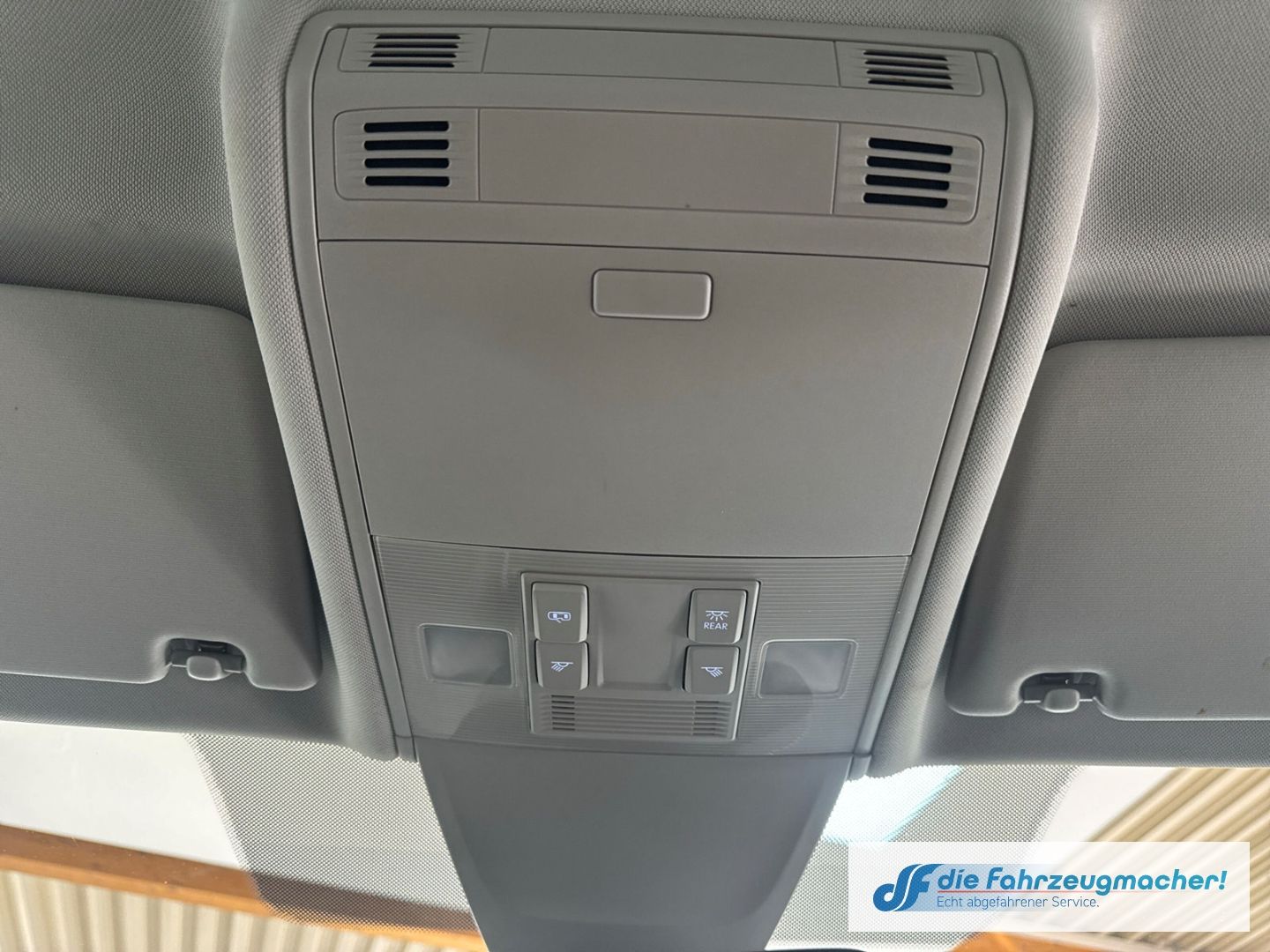 Fahrzeugabbildung Volkswagen Tiguan Comfortline BMT Start-Stopp 4Motion Navi