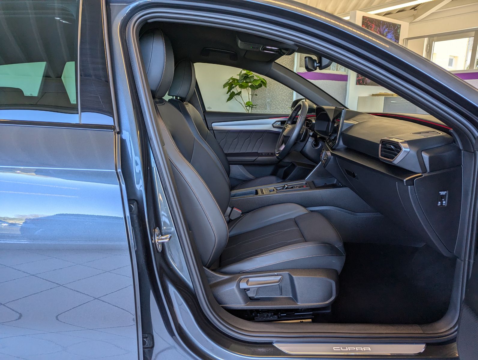 Fahrzeugabbildung CUPRA Leon 1.5eTSI DSG Matrix Cam Vision+ Full Link
