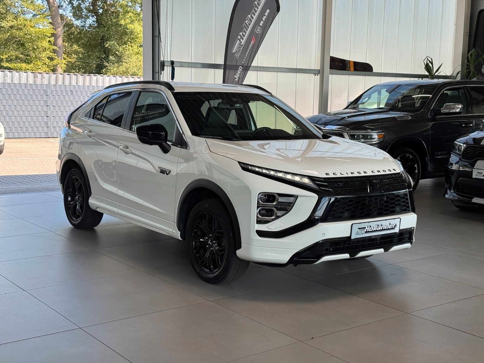 Fahrzeugabbildung Mitsubishi Eclipse Cross 2.4 PHEV Plus Select Black 4WD