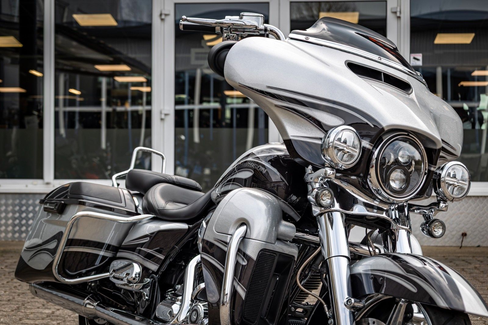 Fahrzeugabbildung Harley-Davidson CVO STREET GLIDE 110 FLHXSE - KESSTECH