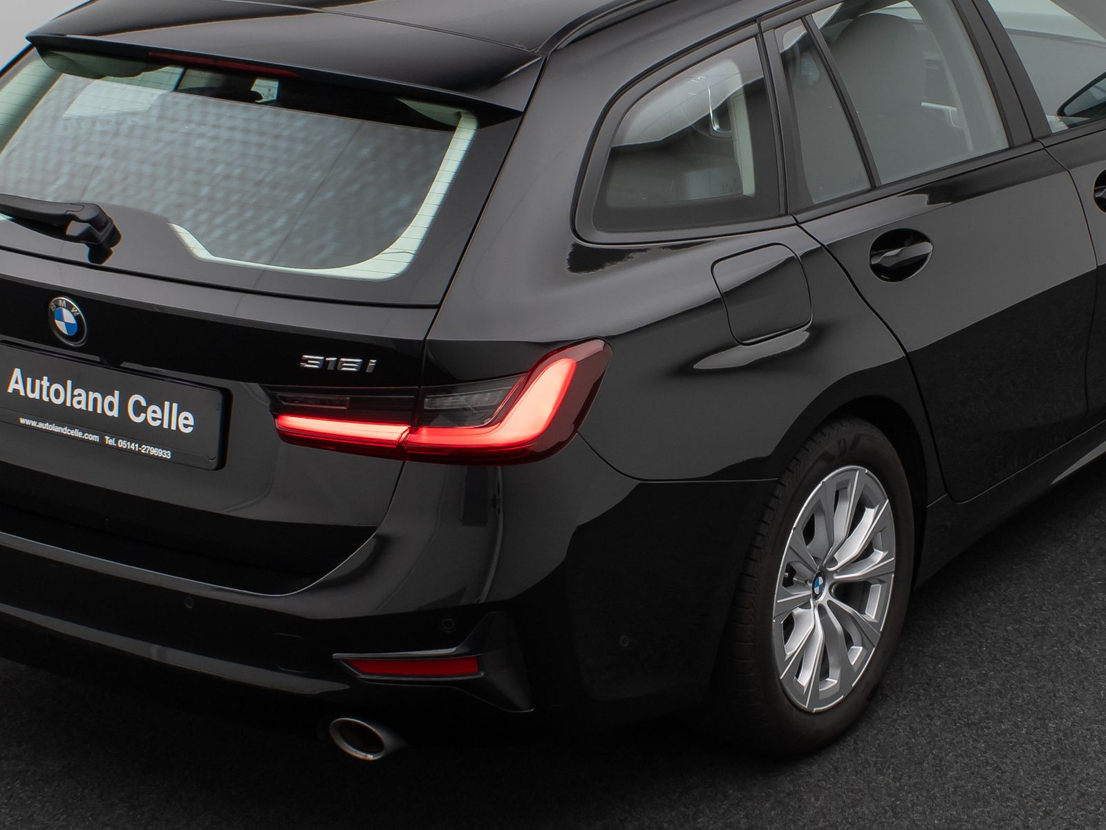 Fahrzeugabbildung BMW 318i Kamera DAB HiFi CockPitPro Alarm LED Sport