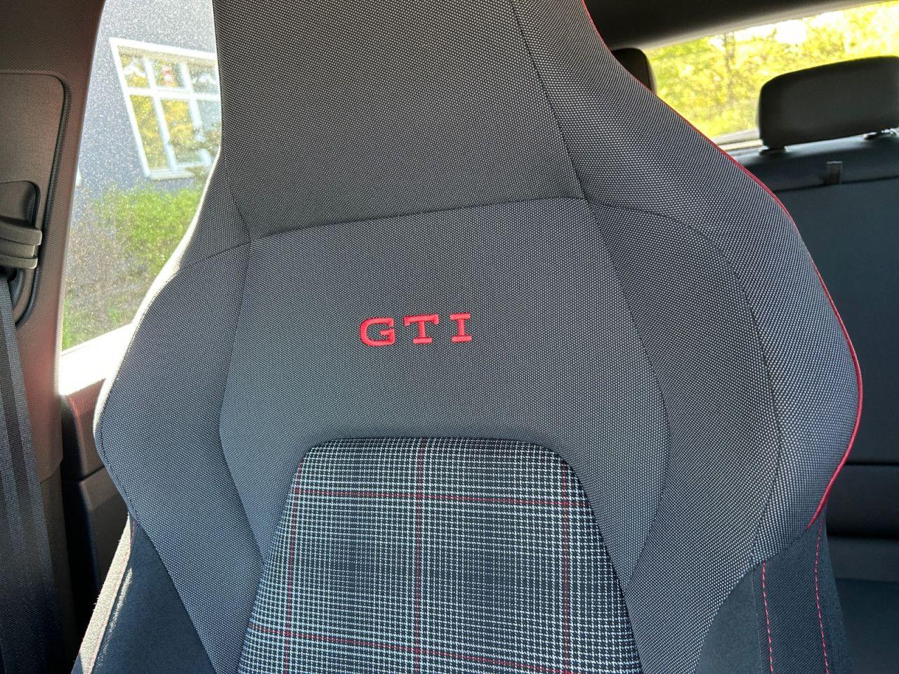 Volkswagen Golf VIII 2.0 TSI GTI,SHZ,LED+,NWS,APP,19483KM!, миниатюра 24