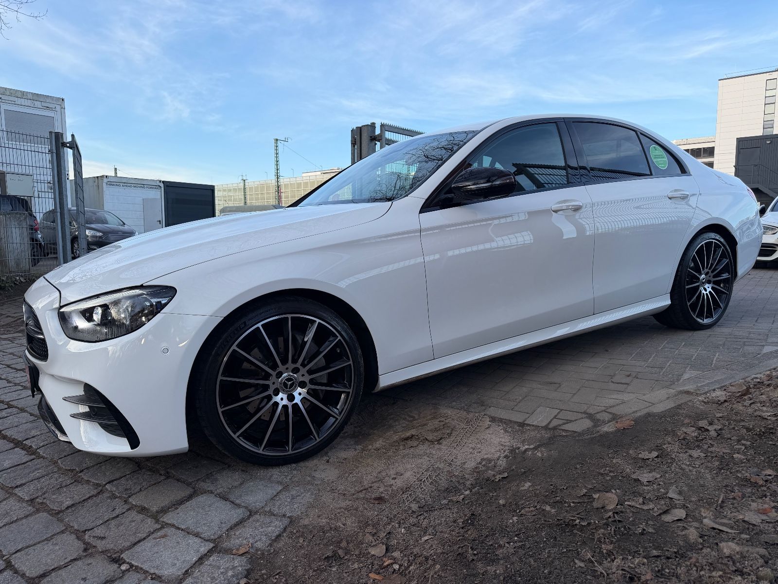 Fahrzeugabbildung Mercedes-Benz E 220d AMG*JUNGE STERNE*MUTLIBEAM*BURMESTER*AHK