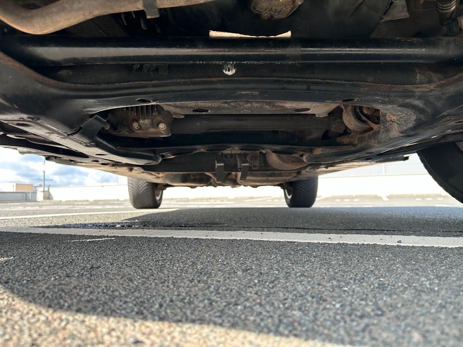 Volkswagen Touareg 2005 — photo 14