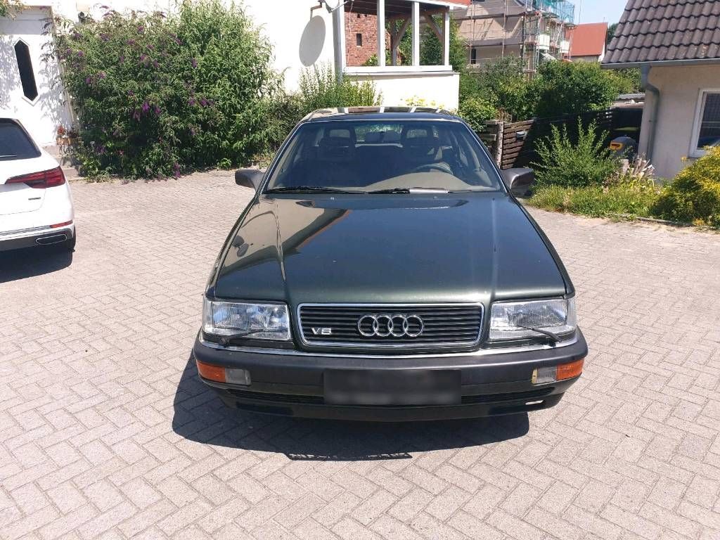 Image of Audi V8