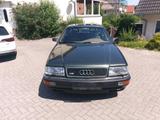 Audi V8 Oldtimer - Audi 80 mit Benzin-Antrieb: Limousine, mit Klimaanlage