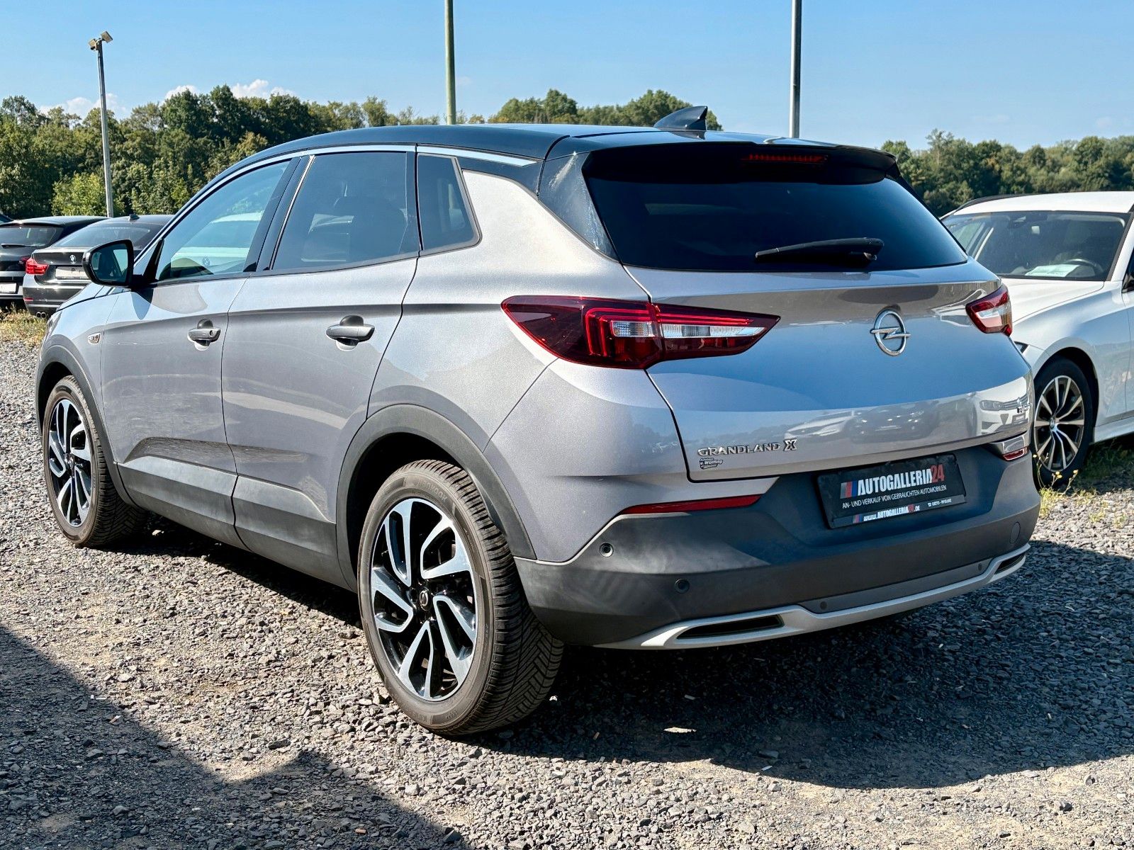 Fahrzeugabbildung Opel Grandland (X) 1.2 Aut. Ultimate Navi Leder Pano