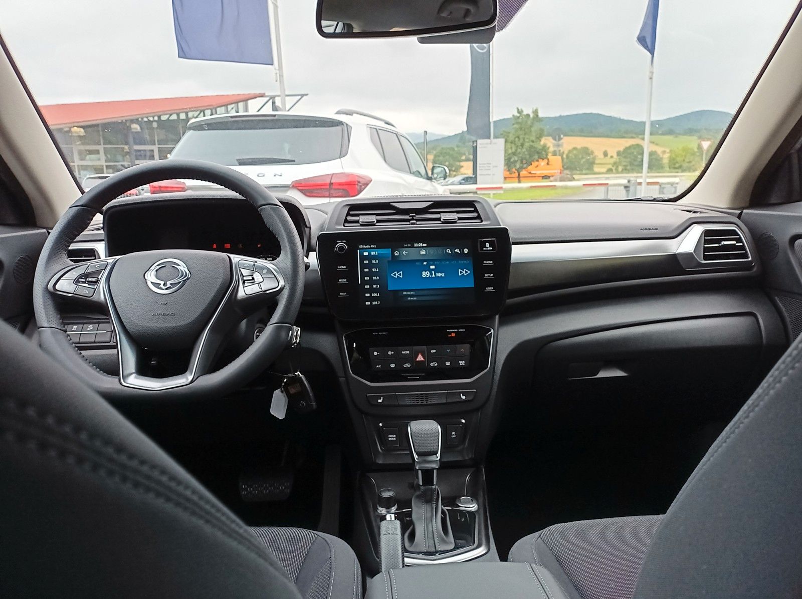 Fahrzeugabbildung KGM TIVOLI 1.5 NOMAD+AUTOMATIK+LM FELGEN+ANDROID++++