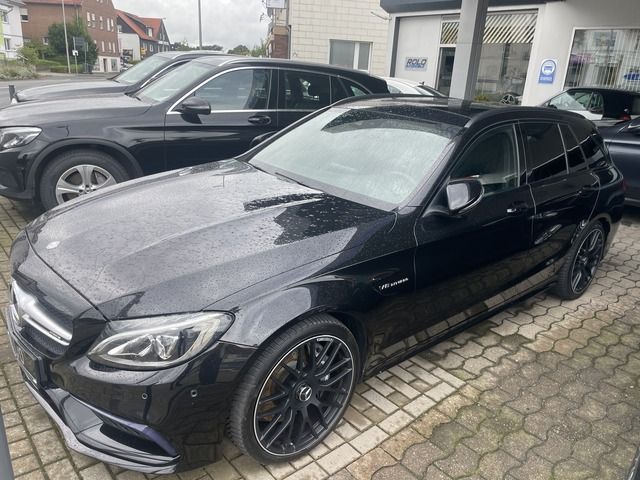 Mercedes-Benz C 63 AMG T Designo Vollausstattung !!