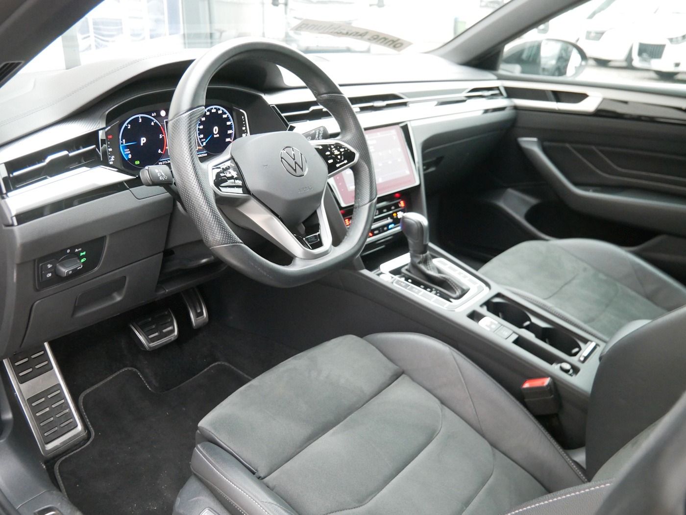 Fahrzeugabbildung Volkswagen Arteon SB 2.0 R-Line DSG AHK MATRIX NAVI SHZ ALU