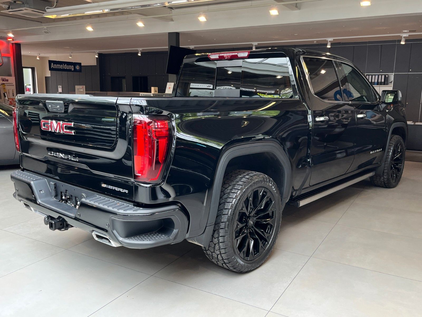 Fahrzeugabbildung GMC Sierra 1500 Denali Black 6.2 LPG*HeadUp*360°