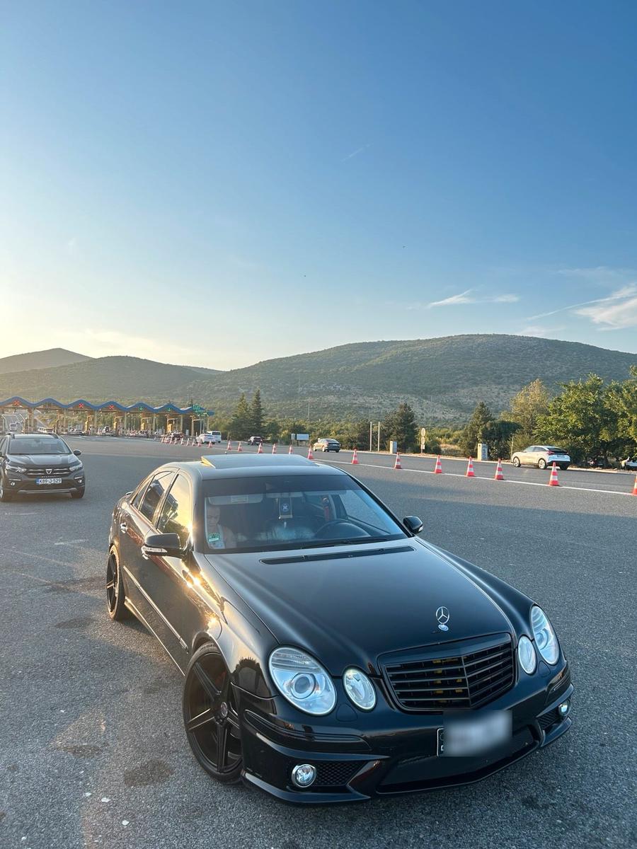 Mercedes-Benz 320