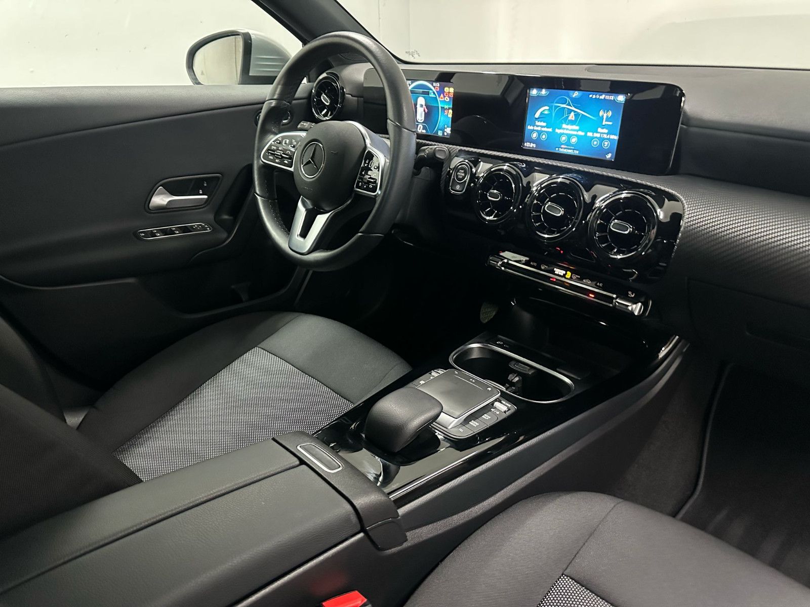 Fahrzeugabbildung Mercedes-Benz A 200 d DCT *DISTRO*AHK*LED*NAVI*BUSINESS*SH