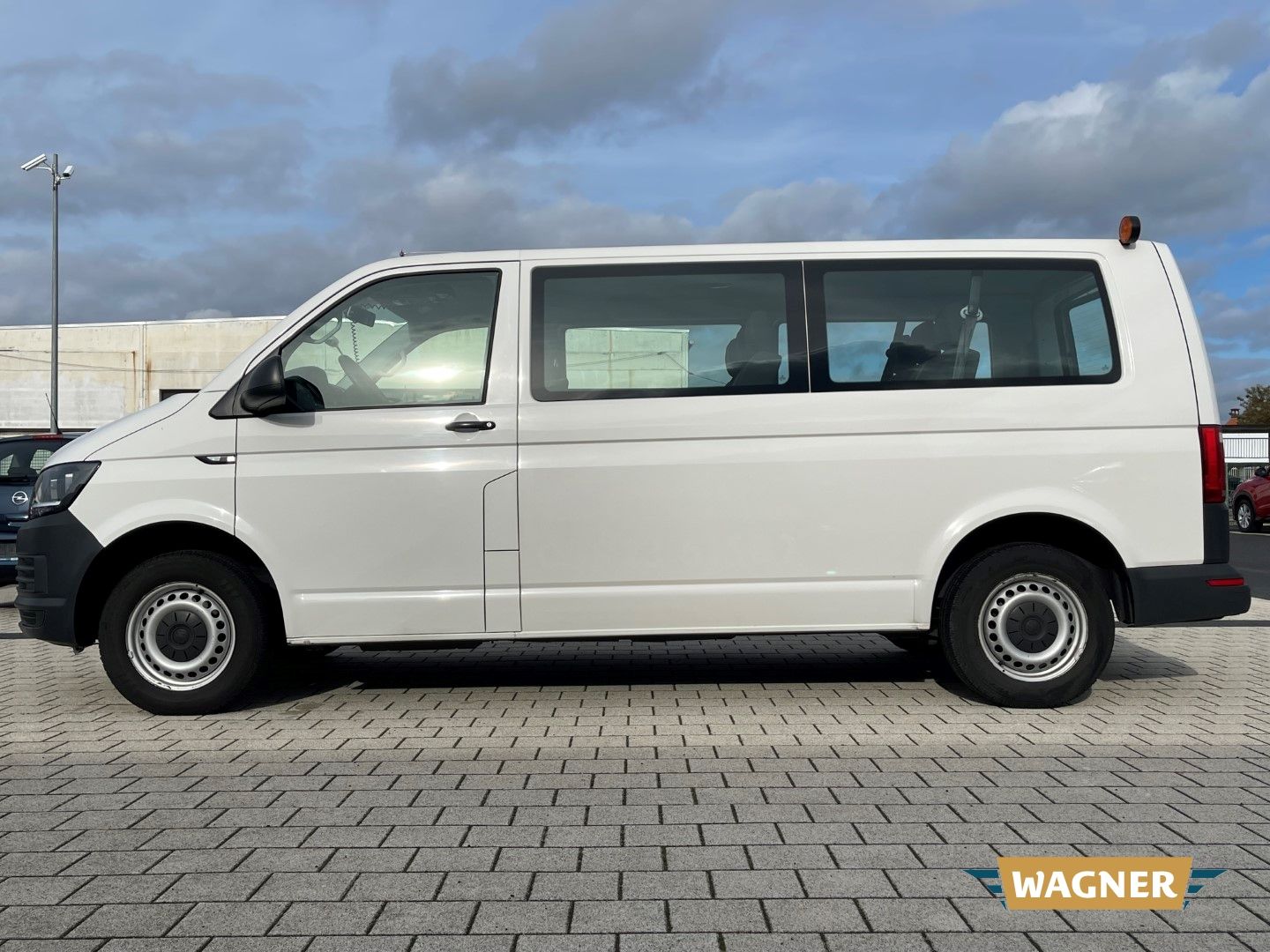 Fahrzeugabbildung Volkswagen T6 Kombi EcoProfi lang 9 Sitzer Klima