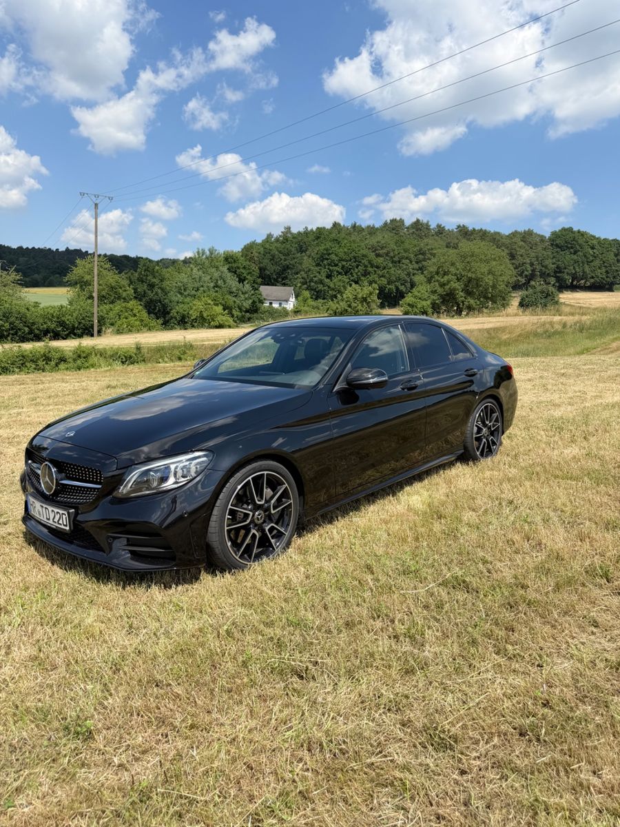 MERCEDES-BENZ C 300 9G AMG/ Night Pano Burmester HUD Mass.
