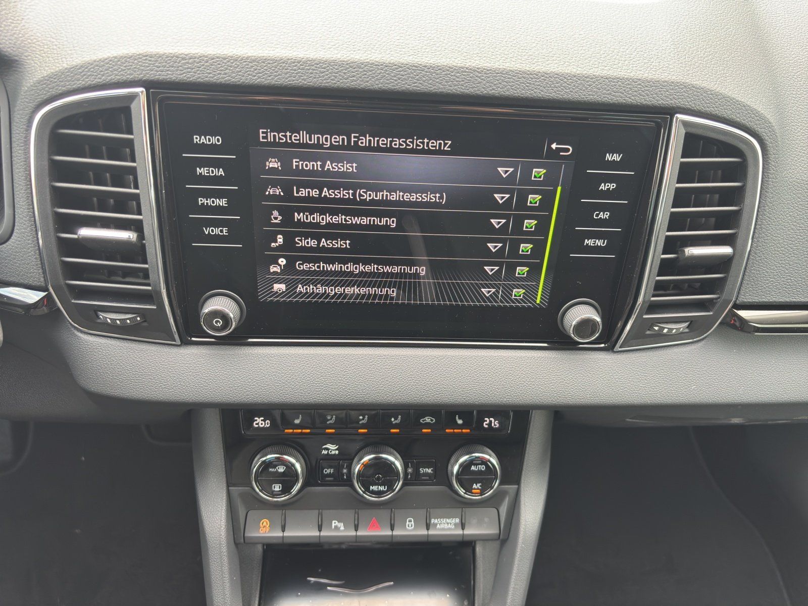 Fahrzeugabbildung SKODA Karoq Balance 1,5 TSI 110 kW DSG MATRIX/RFK/AHK
