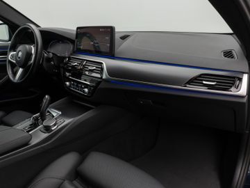 Fahrzeugabbildung BMW 520d M Sport Kamera DAB HiFi M Sportfahrwerk LED