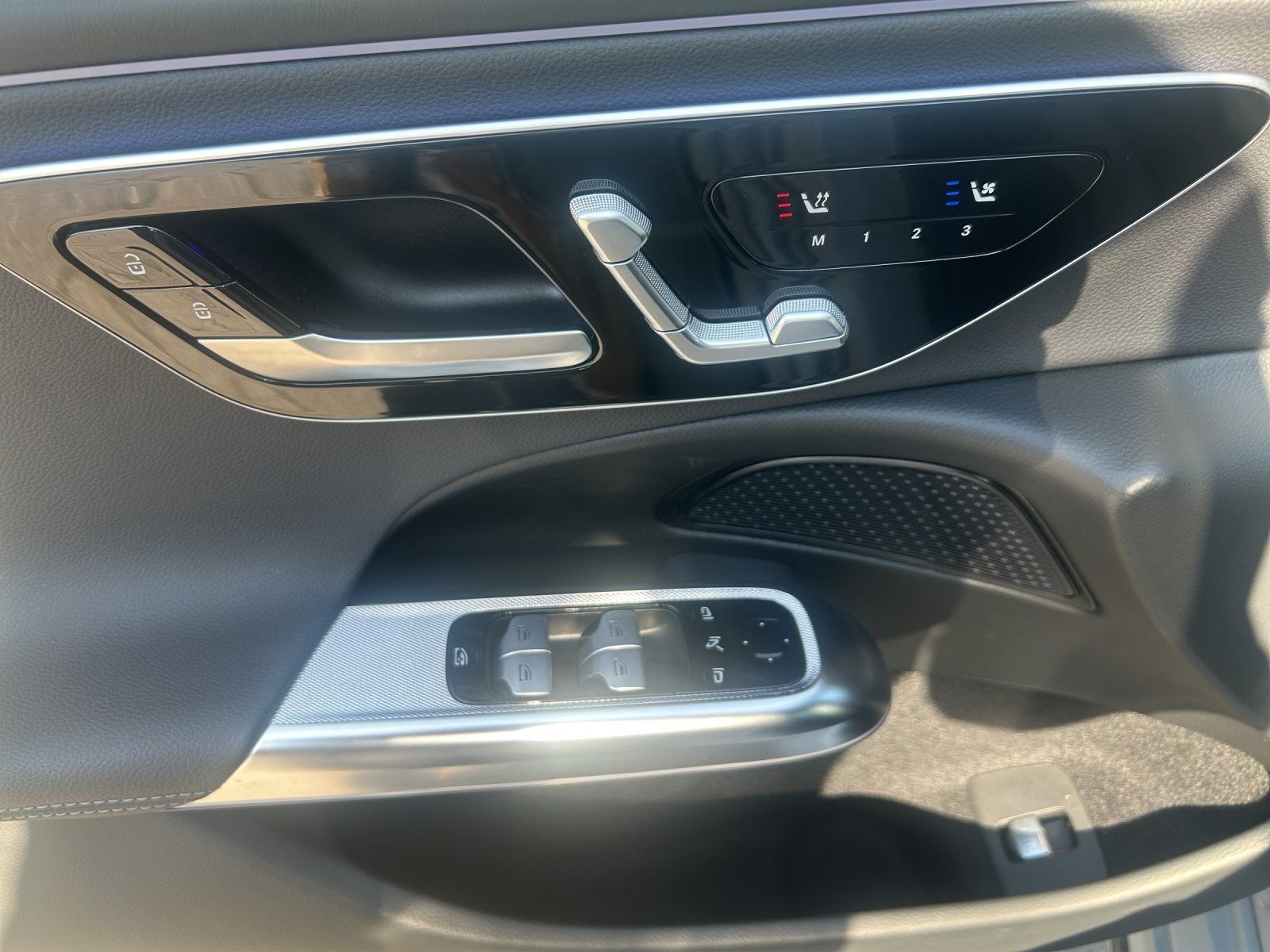Fahrzeugabbildung Mercedes-Benz E200 T AMG Advan+ SUPERSCREEN LederPkt AHK Night