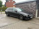 Mercedes-Benz E Klasse 220d RECHTSLENKER - Rechtslenker mit Diesel-Antrieb