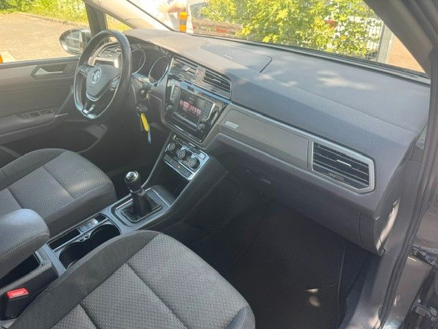 Fahrzeugabbildung Volkswagen Touran Comfortline BMT LED 7 Sitze NAVI
