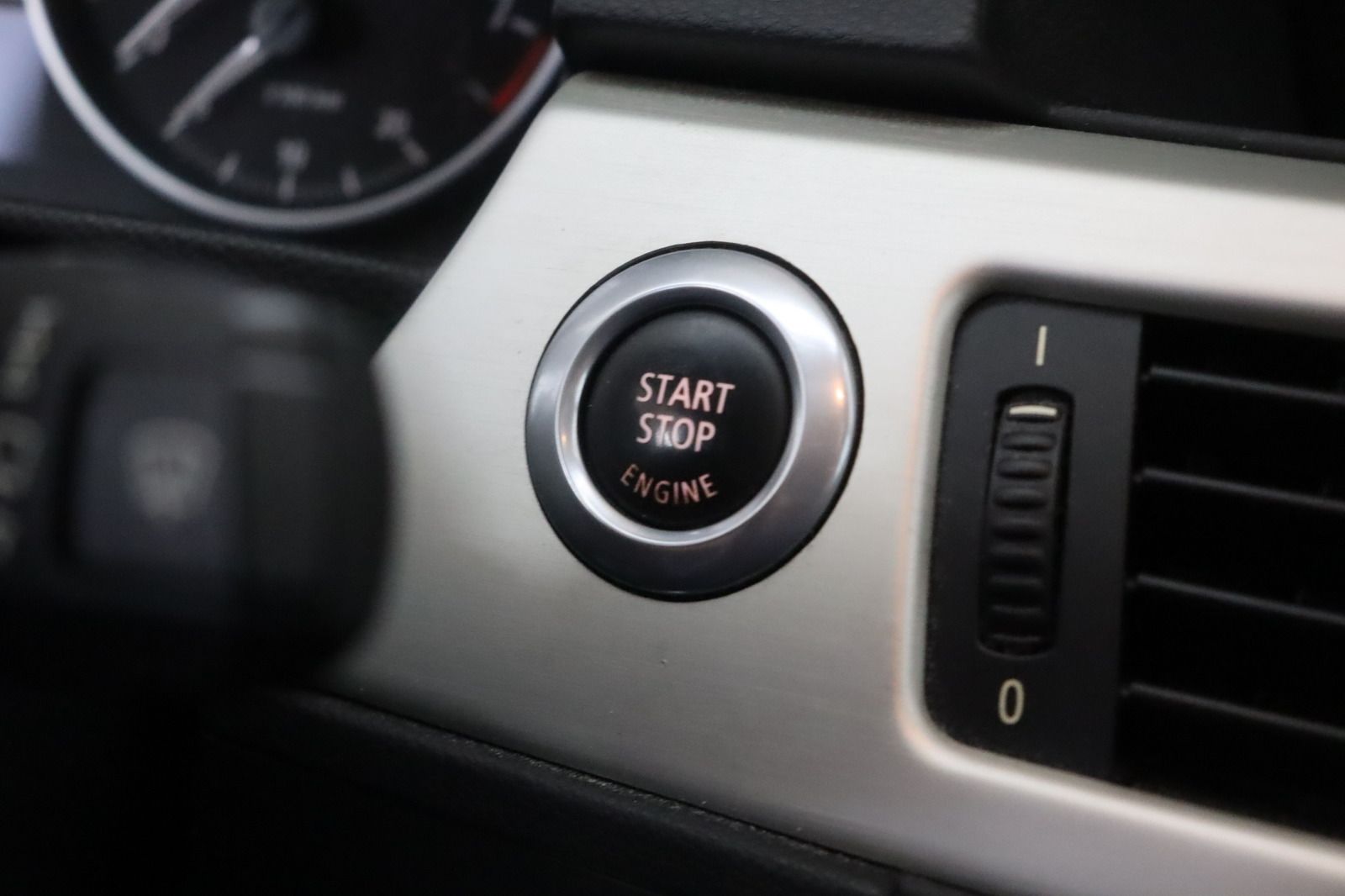 Fahrzeugabbildung BMW 325 i * Xenon * SD * Leder
