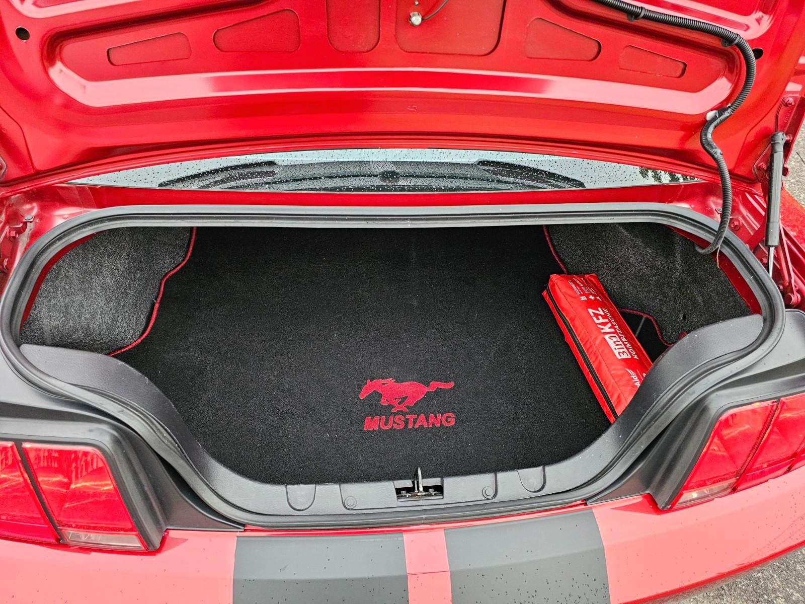Ford Mustang GT   V8 - Handschalter!