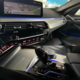 Fahrzeugabbildung BMW 530d xD M Sport HUD HI-FI Komfortsitz Laserlicht