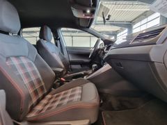 Fahrzeugabbildung Volkswagen POLO VI GTI DSG SITZHZ PDC TÜV+SERVICE NEU 1HAND