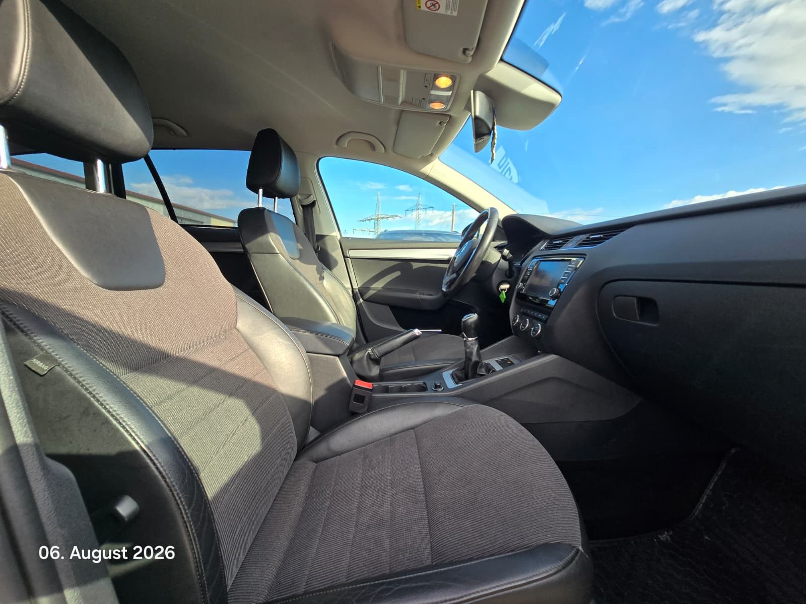 Fahrzeugabbildung SKODA Octavia 2.0 TDI Elegance 4x4 AHK*TEMP*DAB*18"PDC