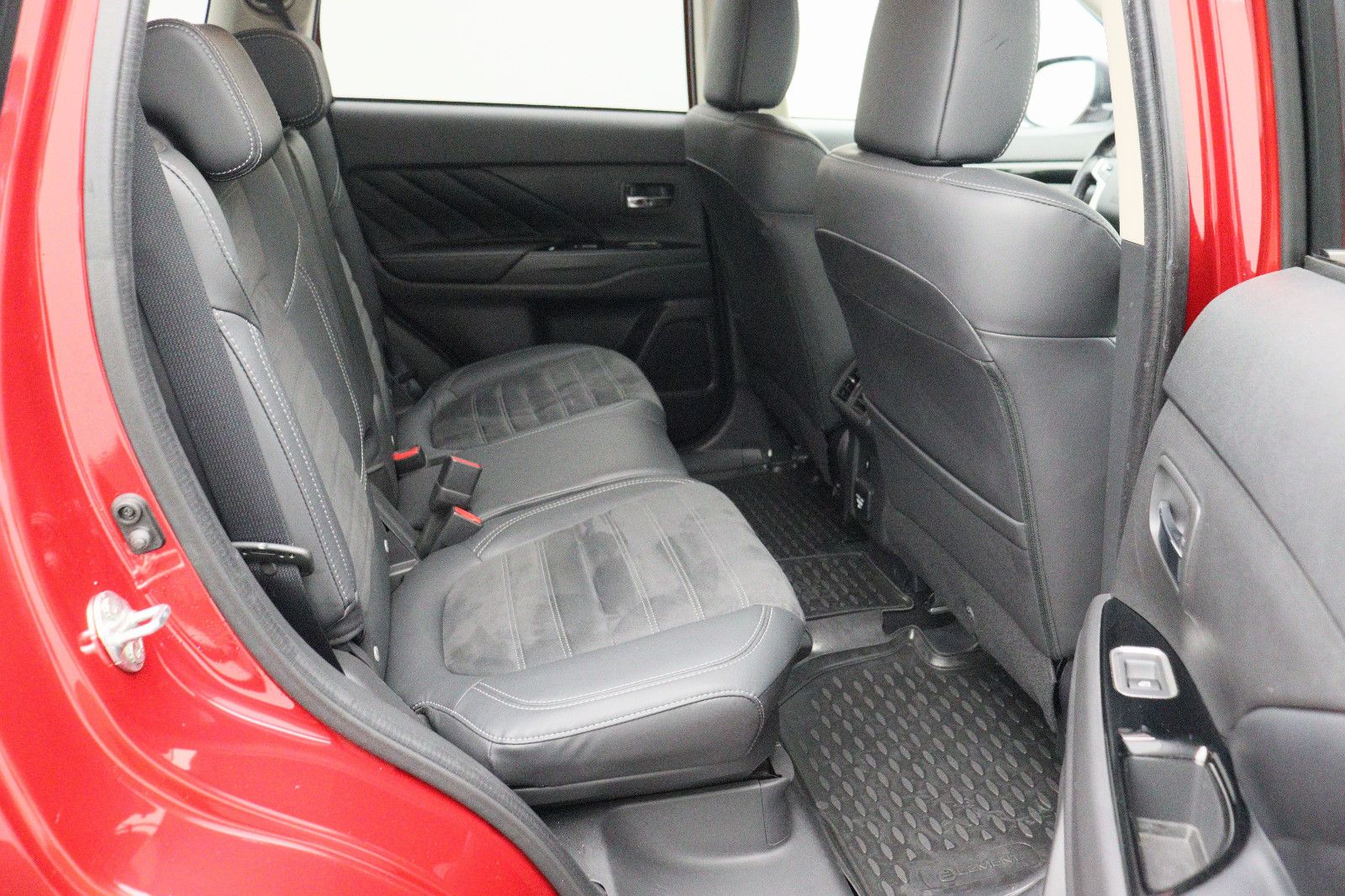 Fahrzeugabbildung Mitsubishi Outlander PHEV Basis Diamant-Paket 4WD