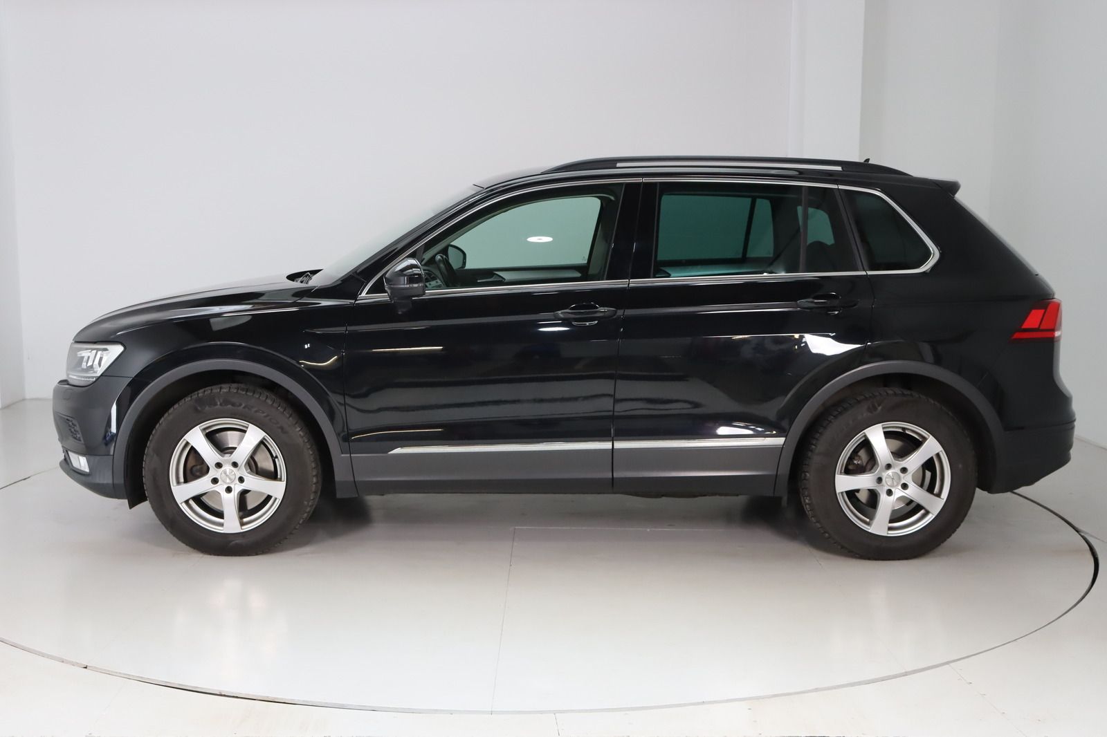 Fahrzeugabbildung Volkswagen Tiguan 4Motion 1. Hand  *Sitzhzg. * LED
