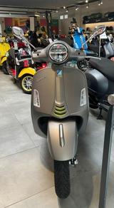Vespa GTS 300 ASR USB ABS Keyless - Vespa Motorräder in Berlin