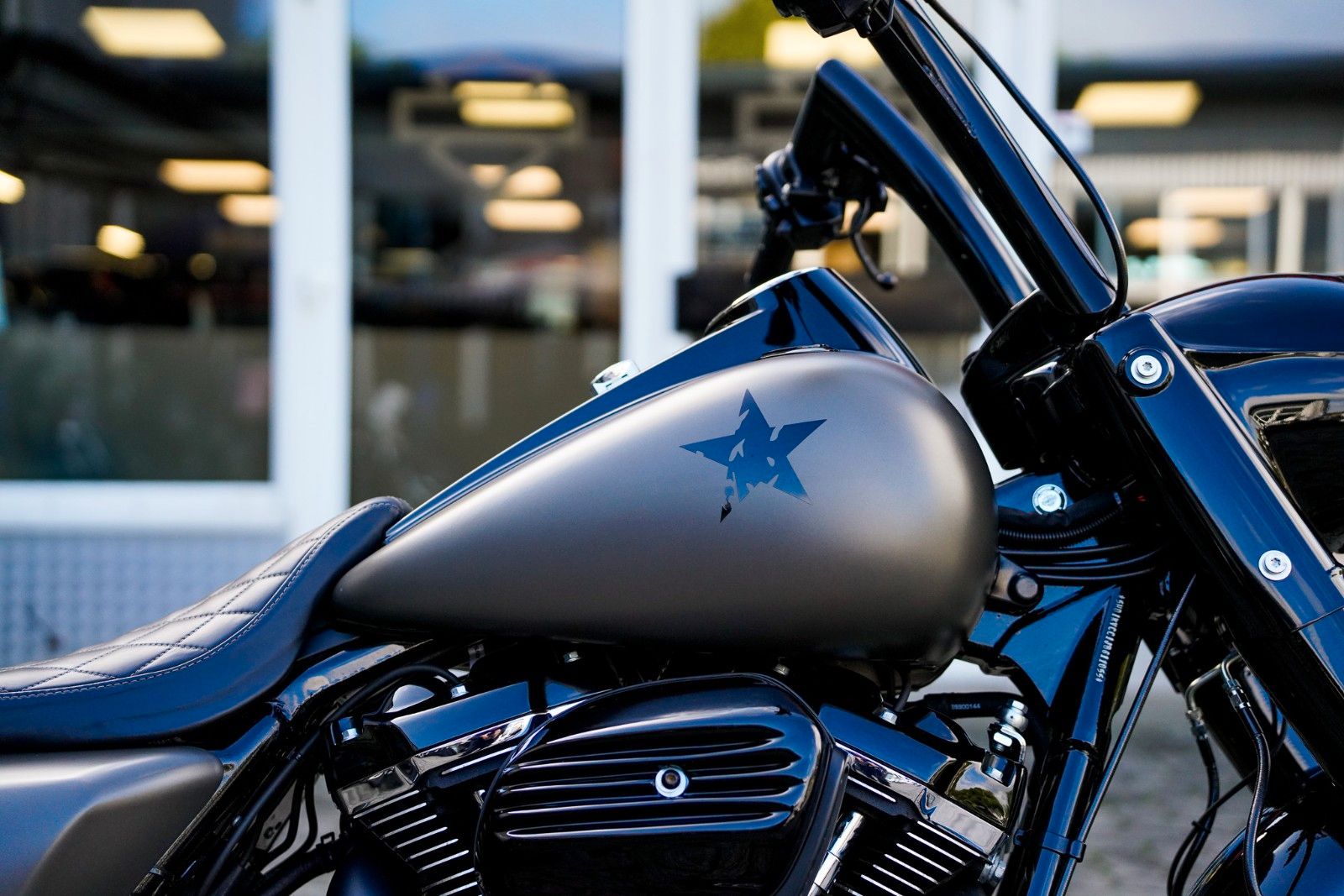 Fahrzeugabbildung Harley-Davidson FLHRXS ROAD KING SPECIAL 107 CUI - JEKILL&HYDE -