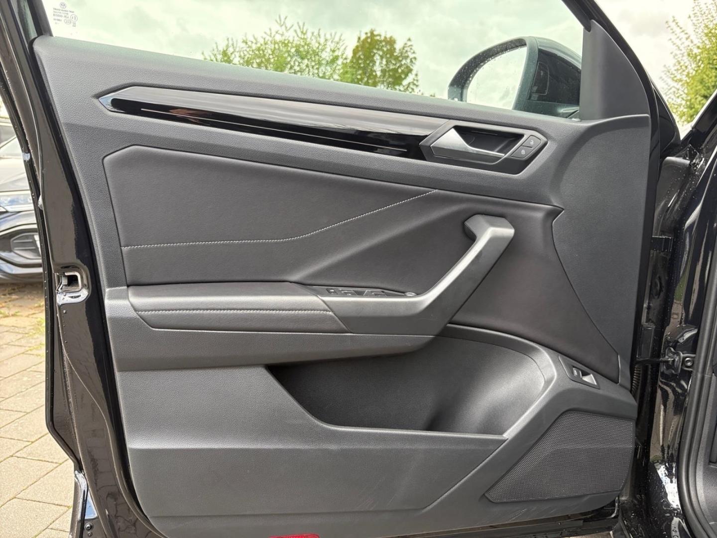 Volkswagen T-Roc R-Line 2.0 TSI 4Motion StandHZG AHK Navi, миниатюра 15