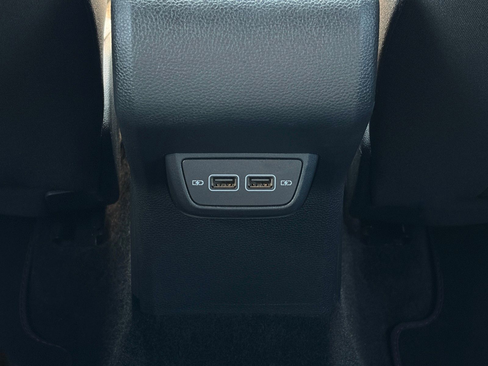 Fahrzeugabbildung Volkswagen Polo VI GTI 2.0 TSI DSG KW ACC PDC SHZ CarPlay