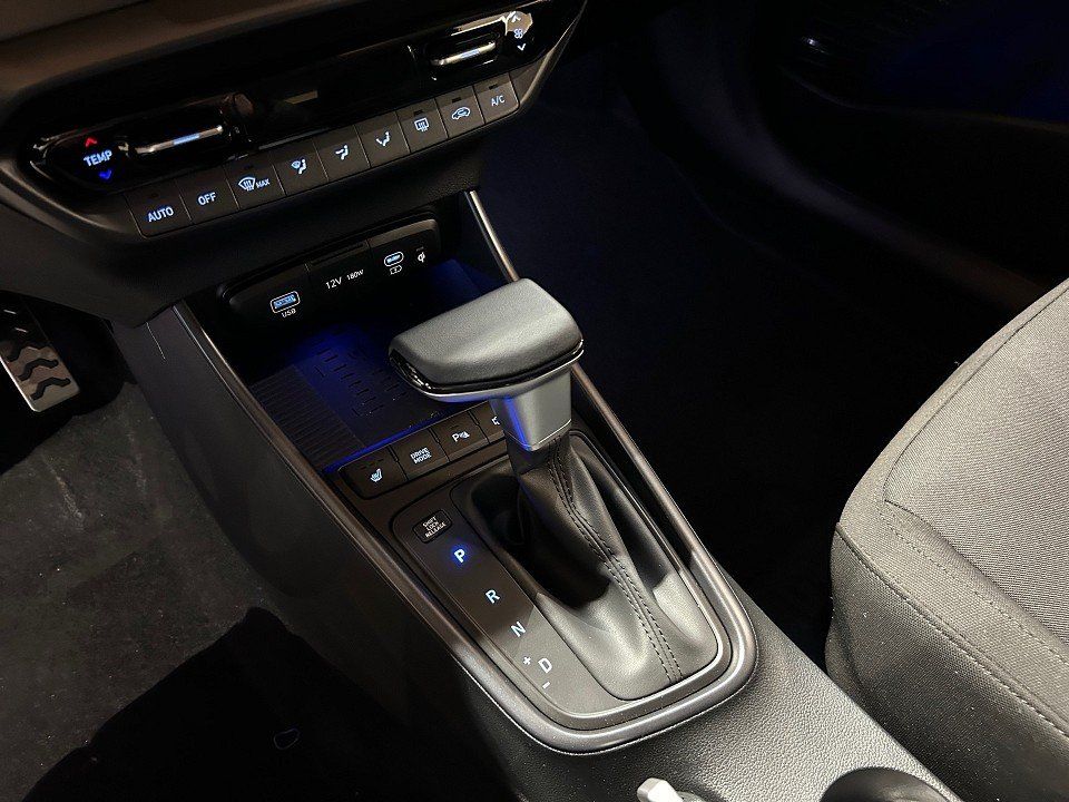 Fahrzeugabbildung Hyundai BAYON 1.0T 7DCT PRIME NAVI+KAMERA+SHZ+LENKHZ+QI+
