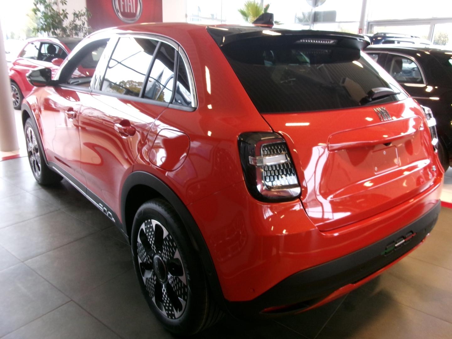 Fiat 600e La Prima Navi Leder LED ACC El. Heckklappe 