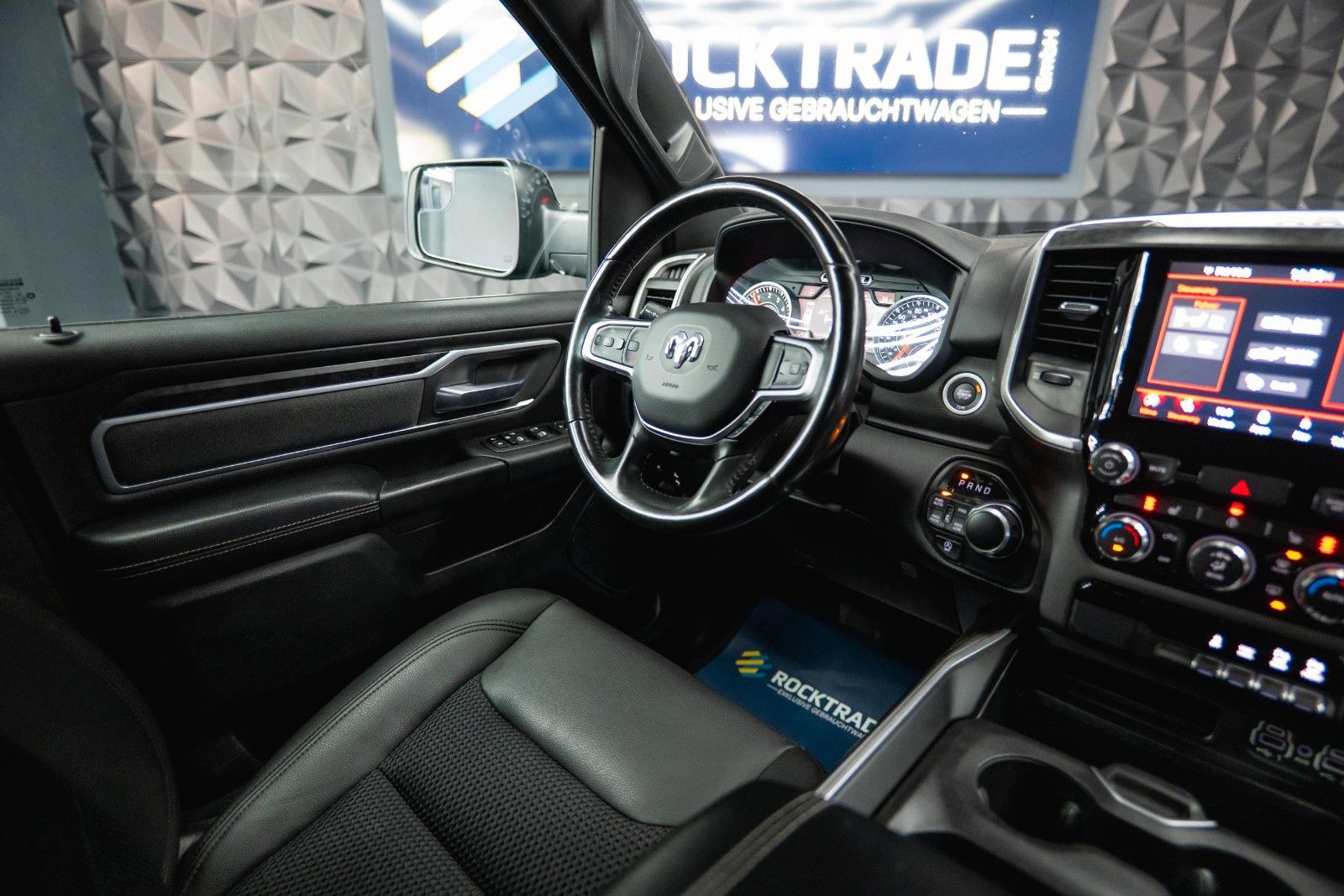 Fahrzeugabbildung Dodge RAM 5.7 V8 HEMI 4x4 Offroad Night-Edition LPG