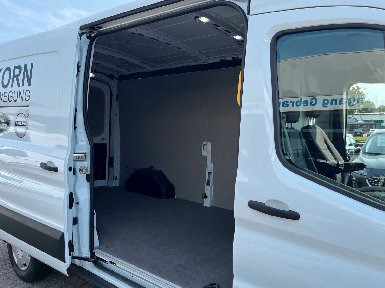 Fahrzeugabbildung Ford Transit 350 L3 Kasten LKW hoch lang KLIMA AHK