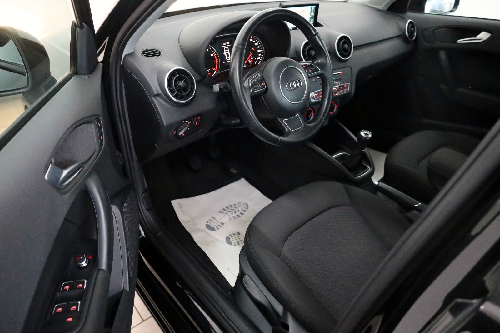 Fahrzeugabbildung Audi A1 Sportback sport Navi,Allwetterreifen