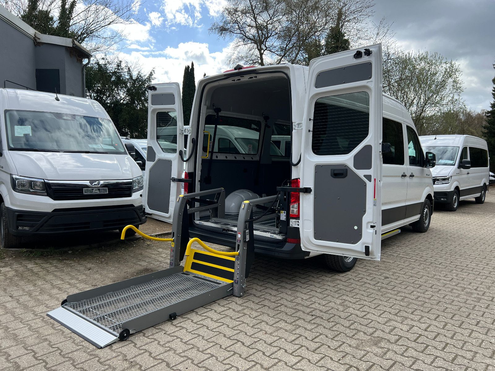 MAN TGE KMP/BTW Rollstuhllift Trittstufe