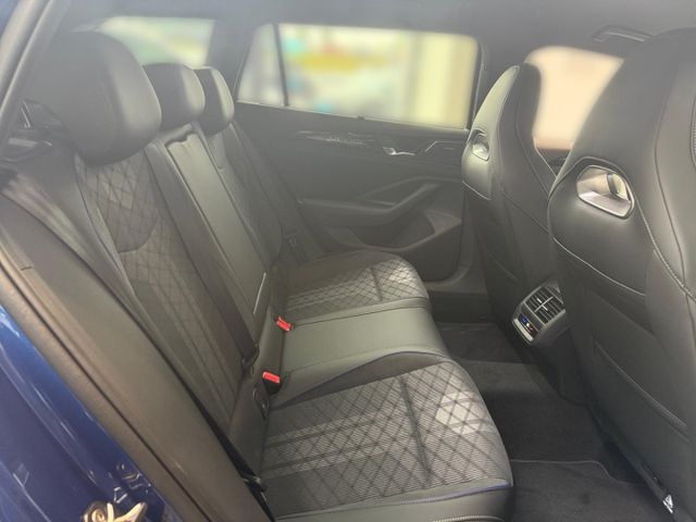 Passat R-Line 1,5 l eHybrid DSG AHK-klappbar Nav