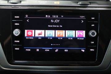 Volkswagen Touran 2.0 DSG R-Line 7-Sitze AHK Kamera