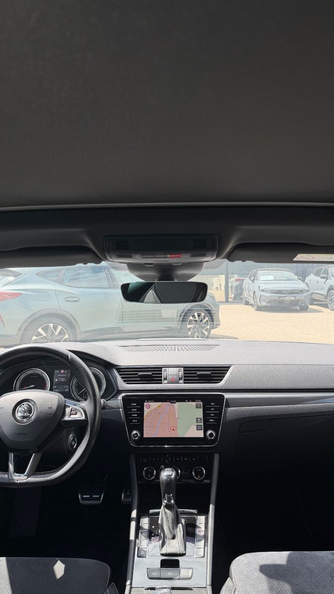 Skoda Superb Combi SportLine 4x4 DSG AHK Pano foto 21
