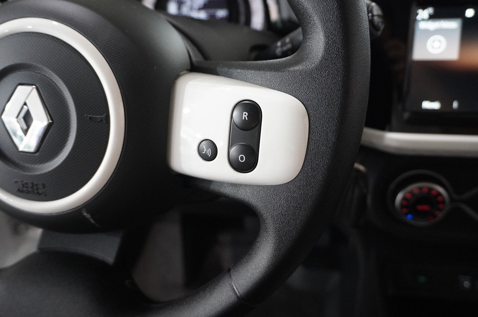 Fahrzeugabbildung Renault Twingo Equilibre Electric 22KWH NAVI/LED/DAB+