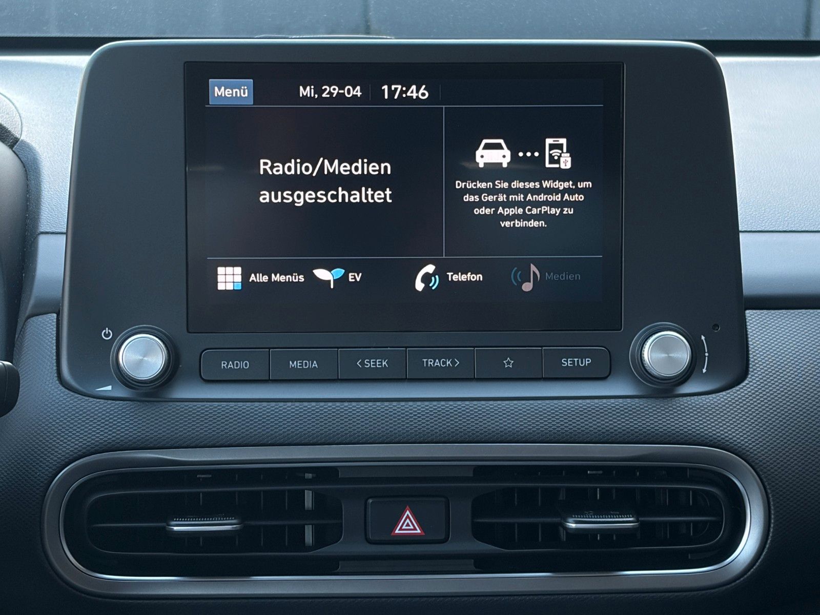 Fahrzeugabbildung Hyundai KONA E Select SHZ LHZ LKA LFA ACC CarPlay Navi