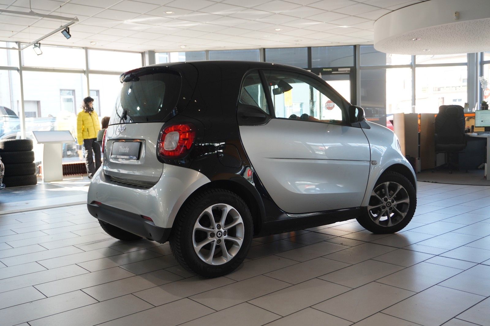 Fahrzeugabbildung Smart ForTwo 1.0 COUPE LED/KLIMA/SHZ/PANO./SPORT/USB