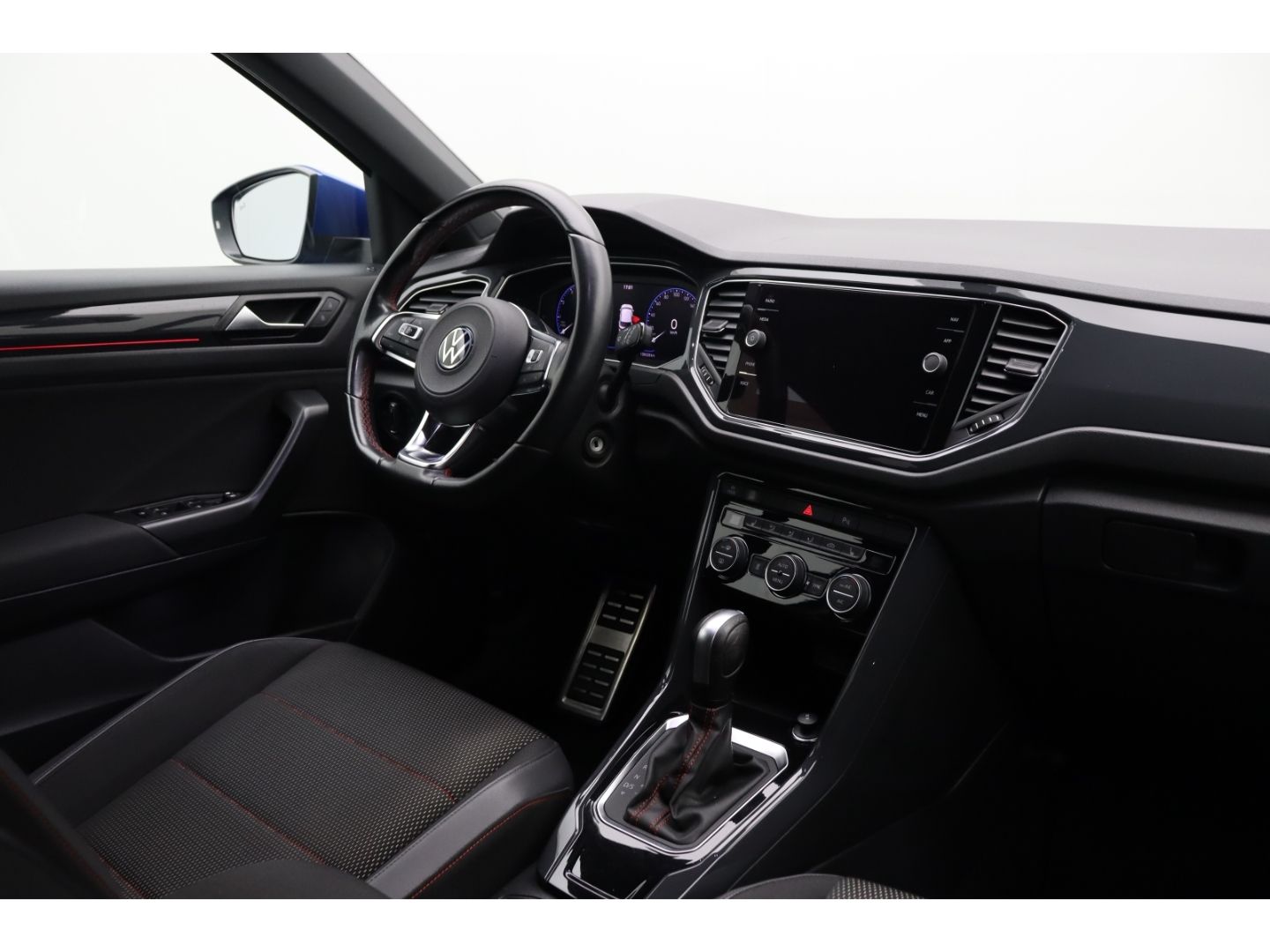 Fahrzeugabbildung Volkswagen T-Roc 1.5 Sport Pano Standheiz ACC SHZ Kamera